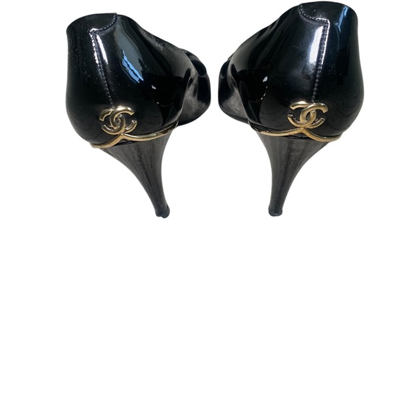 CHANEL Black Patent Leather Heels with Gold Accent size 39.5 - Picture 4 of 14